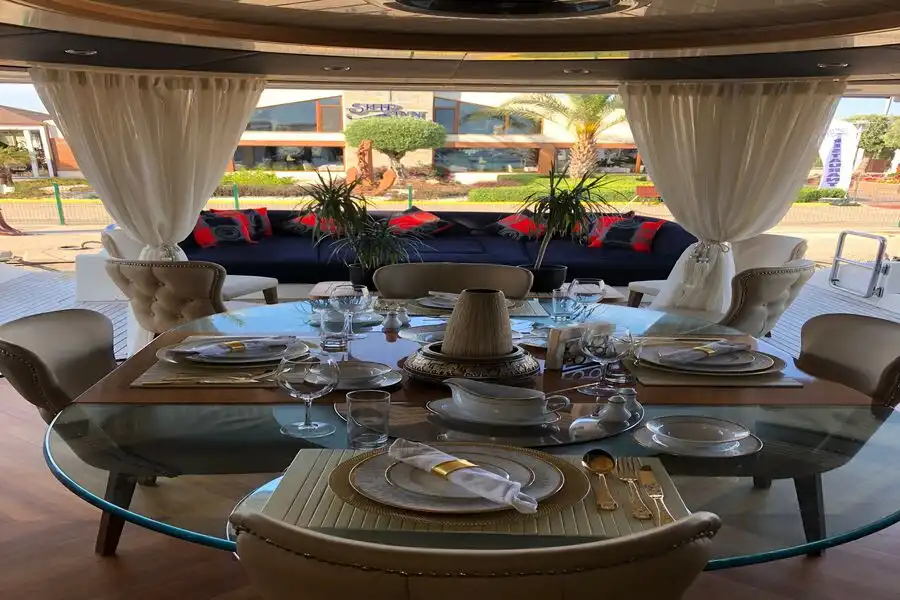 YACHT OBSIDIAN